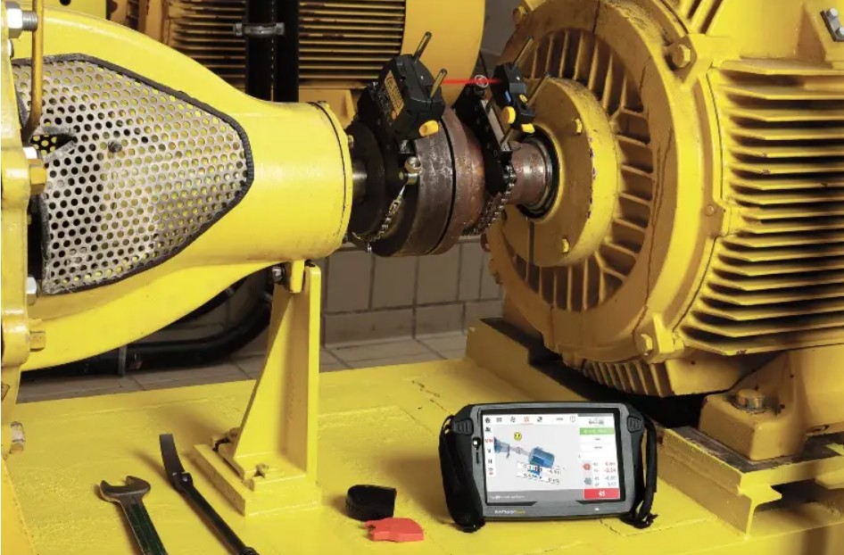 Laser alignment heads mounted on shafts